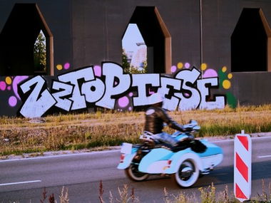 Graffiti Wall in Hamburg - Photo by snaqq - Zz, top, tese