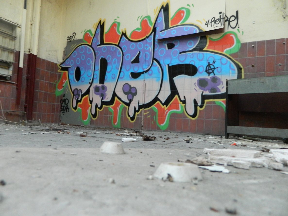 Graffiti Wall - Photo by snekkerz - oder