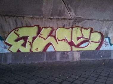 Graffiti Wall - Photo by snekkerz - QWS