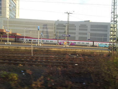 Graffiti Train in Dusseldorf - Photo by snekkerz - hacf, taps (2013)