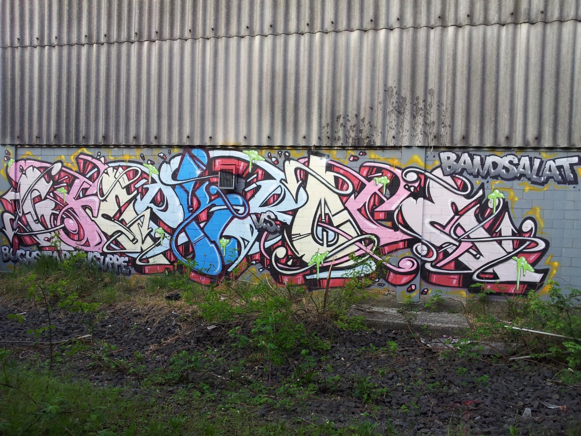 Graffiti Wall - Photo by snekkerz - gekoe, ferc, GfEeKrOcE (2013)