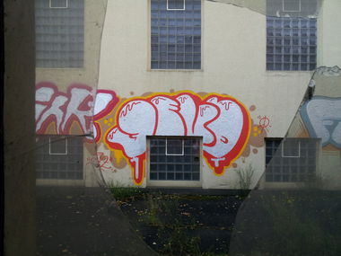 Graffiti Wall in Duisburg - Photo by snekkerz - veud, void