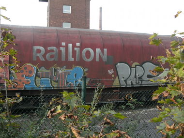Graffiti Train in Duisburg - Photo by snekkerz - fume, paps