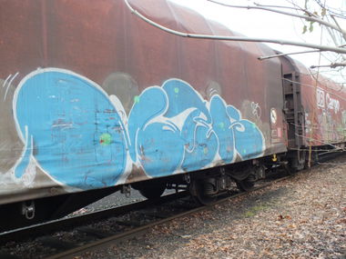 Graffiti Train in Duisburg - Photo by snekkerz - mark, mrk (2013)
