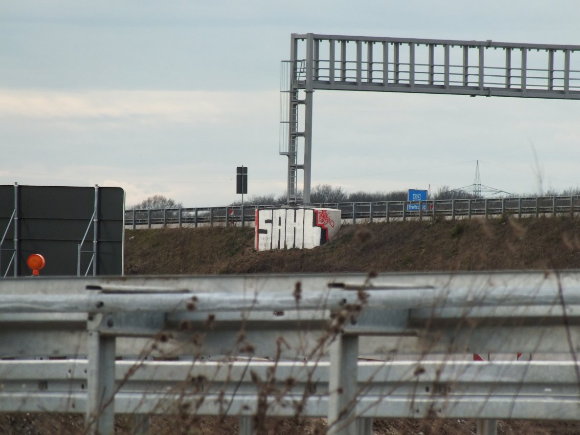 Graffiti Wall in Duisburg - Photo by snekkerz - sahl, gwtr (2013)