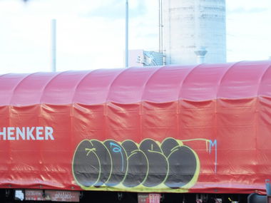 Graffiti Train in Duisburg - Photo by snekkerz - moses