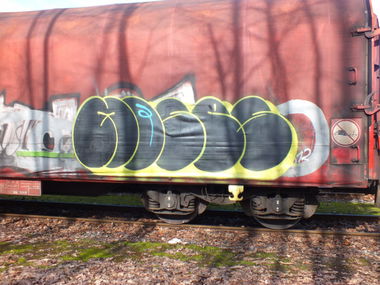 Graffiti Train in Duisburg - Photo by snekkerz - moses