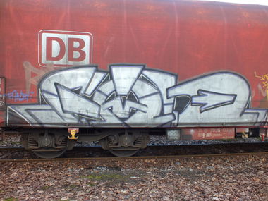 Graffiti Train in Duisburg - Photo by snekkerz - fan