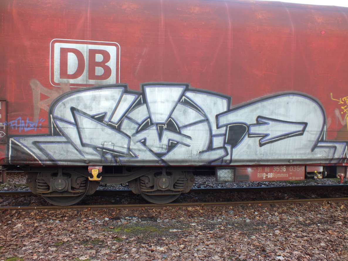 Graffiti Train in Duisburg - Photo by snekkerz - fan