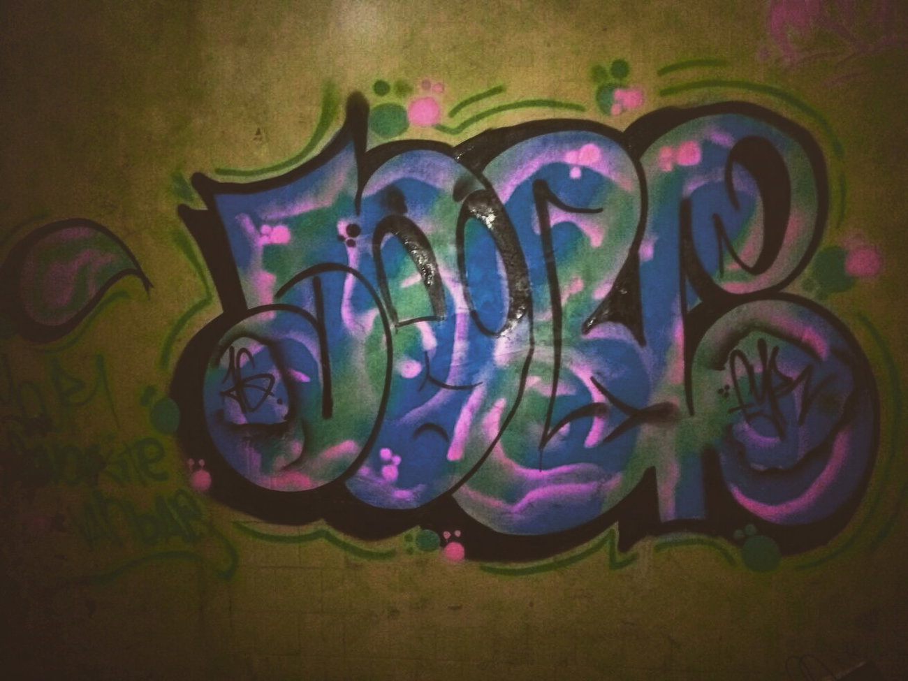 Graffiti Wall - Photo by sobahone