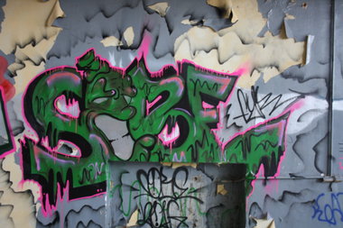 Graffiti Wall - Photo by sobahone