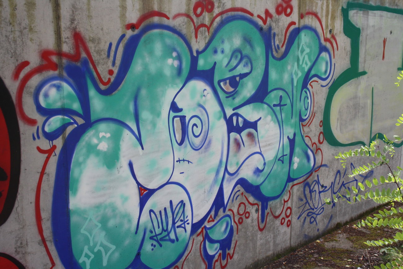 Graffiti Wall - Photo by sobahone