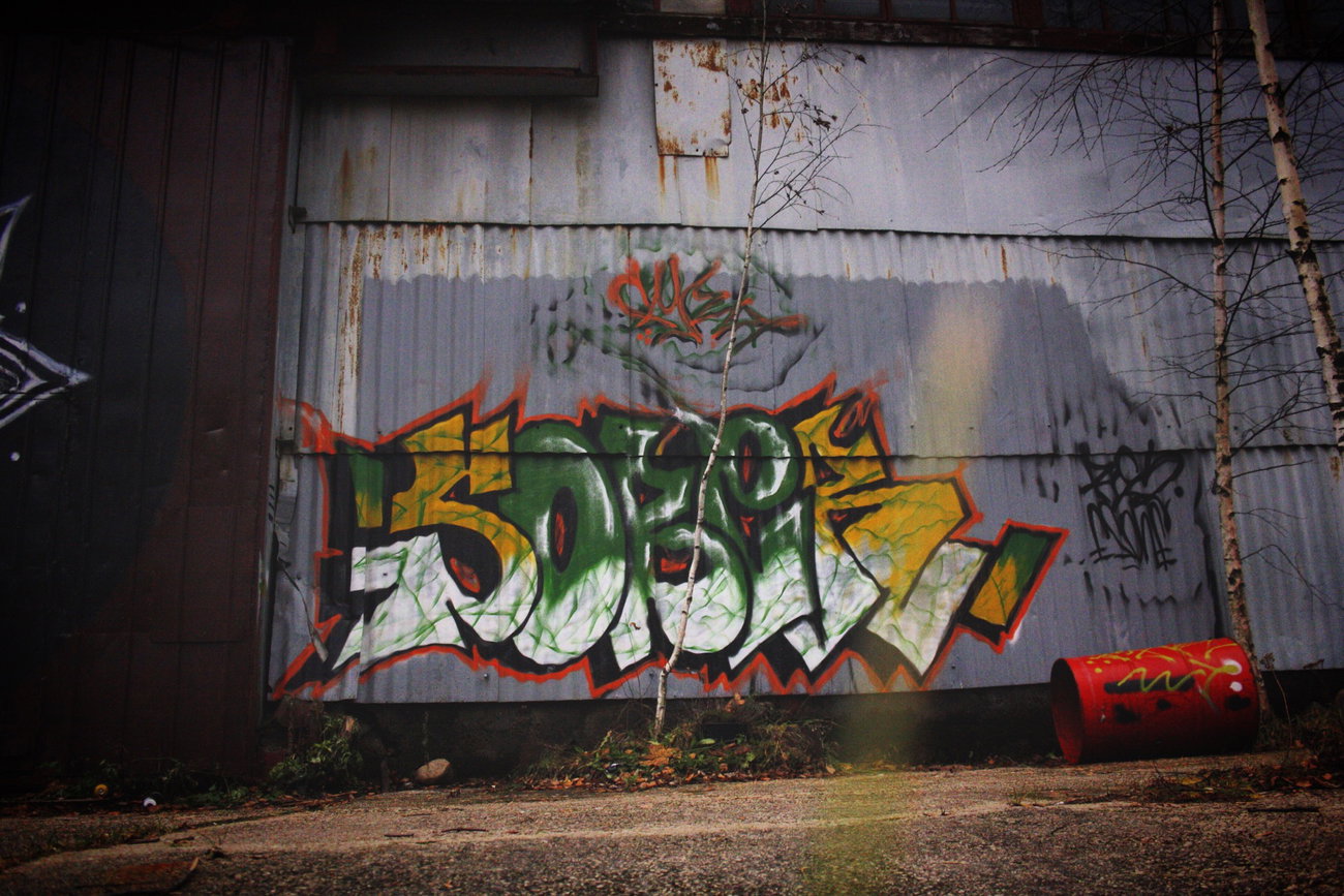 Graffiti Wall - Photo by sobahone