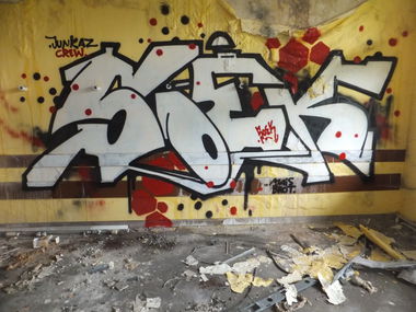 Graffiti Bombing - Photo by soekk - junkaz, crew