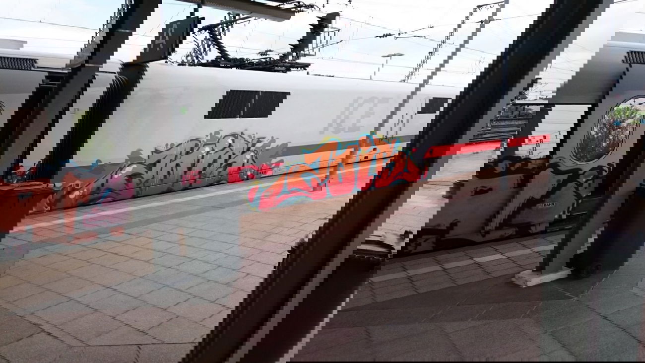 Graffiti Train - Photo by soks