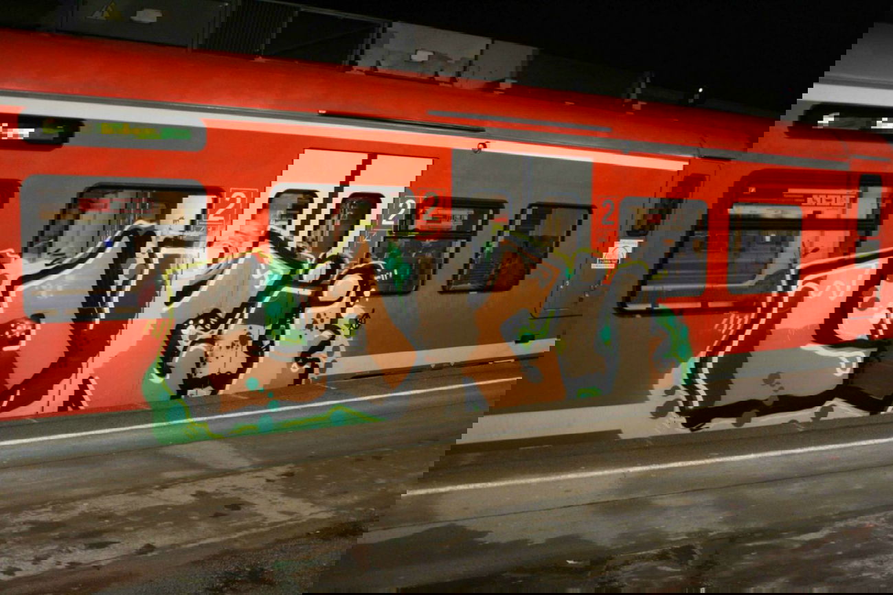Graffiti Train - Photo by solaplexus - lokii