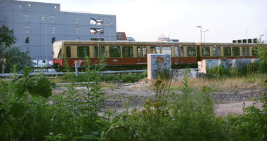 Graffiti Train - Photo by solaplexus - Layup