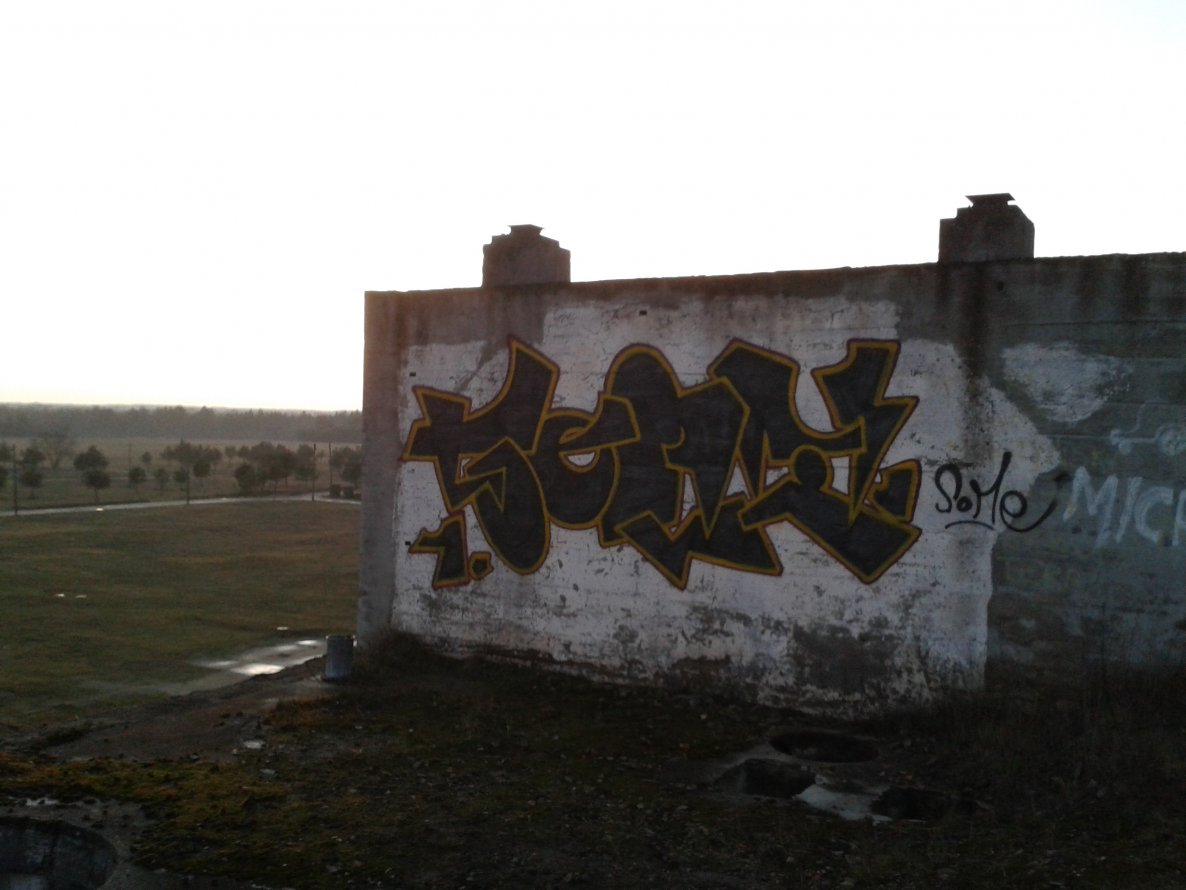 Graffiti Wall - Photo by some (2013)