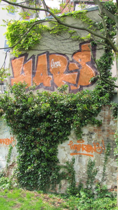 Graffiti Bombing in Hannover - Photo by sonderkomission - Rooftop