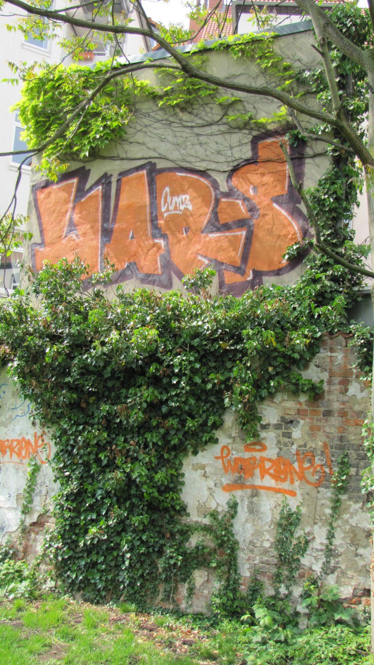 Graffiti Bombing in Hannover - Photo by sonderkomission - Rooftop