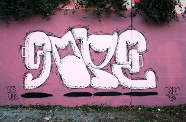 Graffiti Wall - Photo by sope798 - Low, budget, rose (2015)