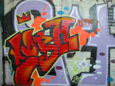Graffiti Wall - Photo by sora86 - neon, urban (2012)