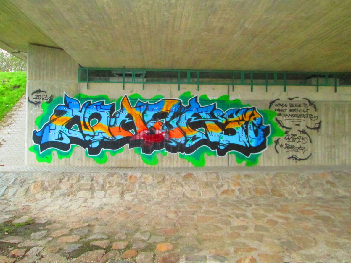 Graffiti Wall in Leipzig - Photo by spacetrader - maca, peg (2012)