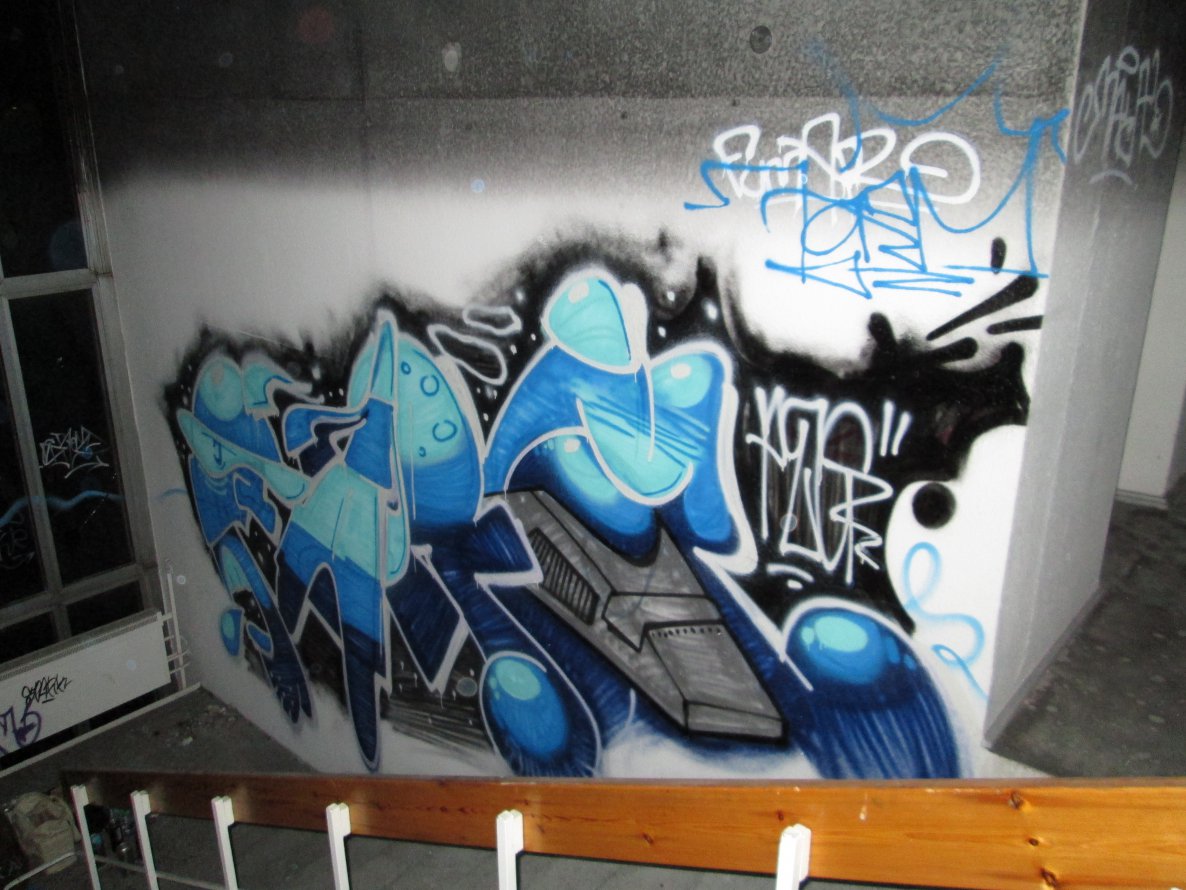 Graffiti Wall in Leipzig - Photo by spacetrader - farm, peg (2013)