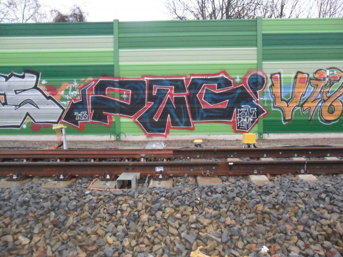 Graffiti Wall - Photo by spacetrader - PEG, foile, farm (2013)