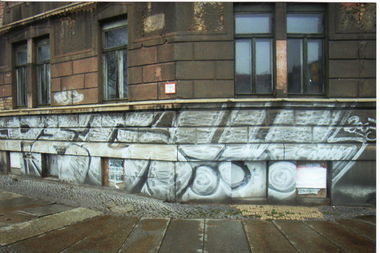 Graffiti Bombing in Leipzig - Photo by spacetrader - PEG (2003)