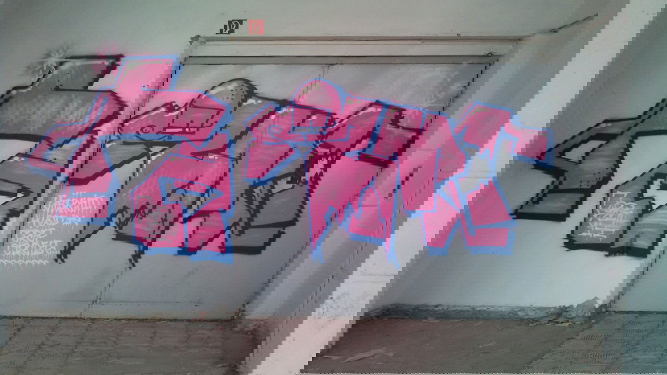 Graffiti Wall - Photo by spacetrader - Farmr, farm, peg (2124)