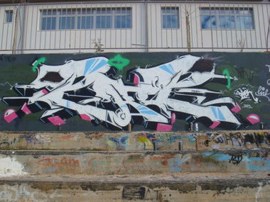 Graffiti Wall - Photo by spen (2013)