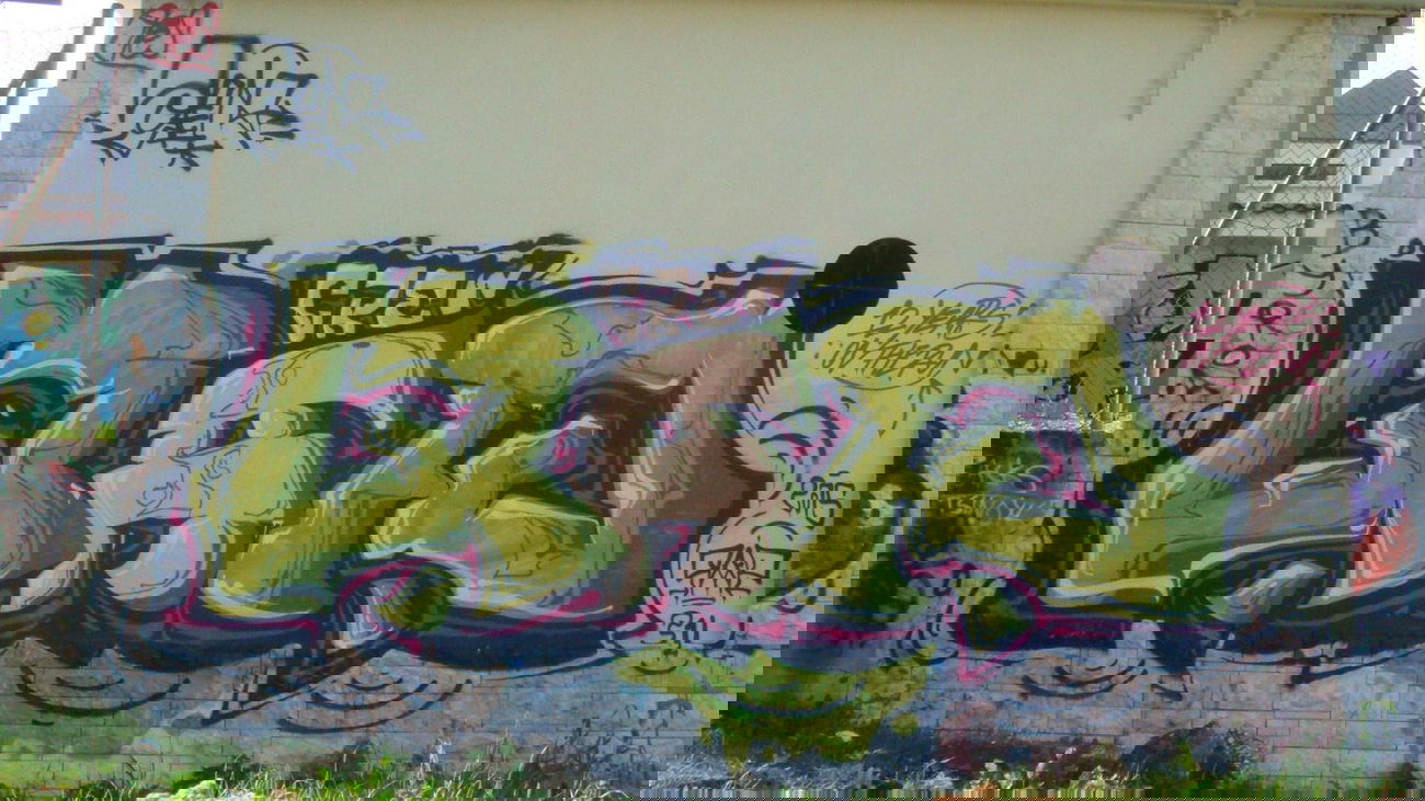 Graffiti Wall - Photo by spen (2015)