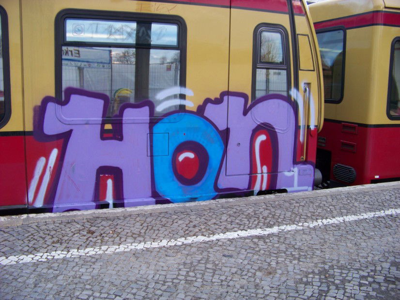 Graffiti Train in Berlin - Photo by spiegelreflex - Hon, Honda, wad
