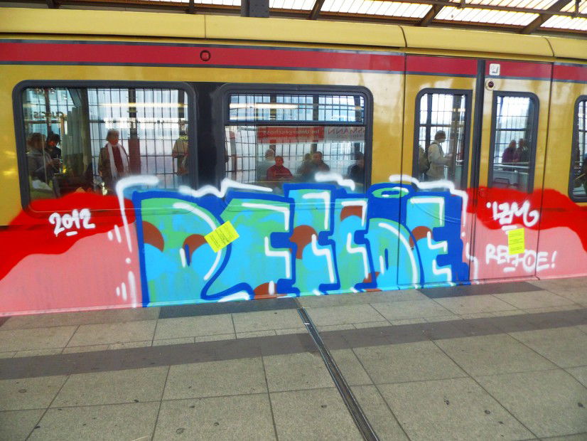 Graffiti Train in Berlin - Photo by spiegelreflex - reffoe, lzm (2012)