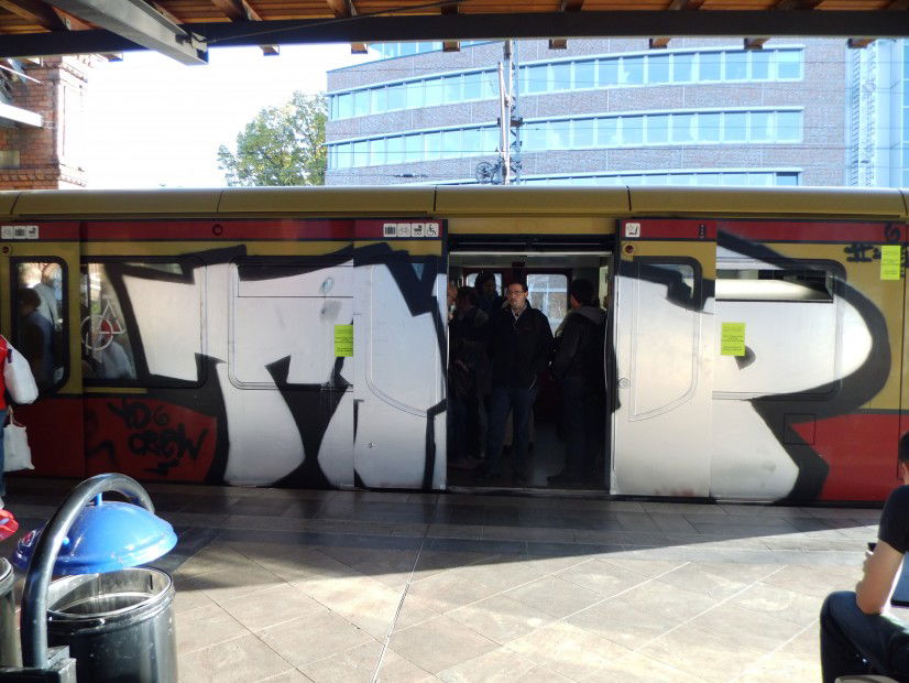Graffiti Train in Berlin - Photo by spiegelreflex - Thup