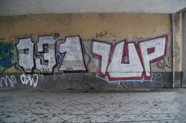 Graffiti Bombing in Berlin - Photo by spiegelreflex - 031, 1up, one