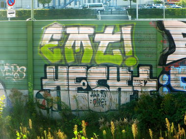 Graffiti Bombing in Berlin - Photo by spiegelreflex - emt, hesht