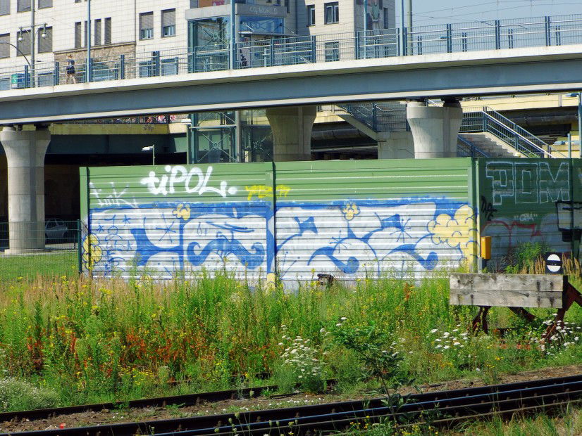 Graffiti Bombing in Berlin - Photo by spiegelreflex - cozz, 124ers