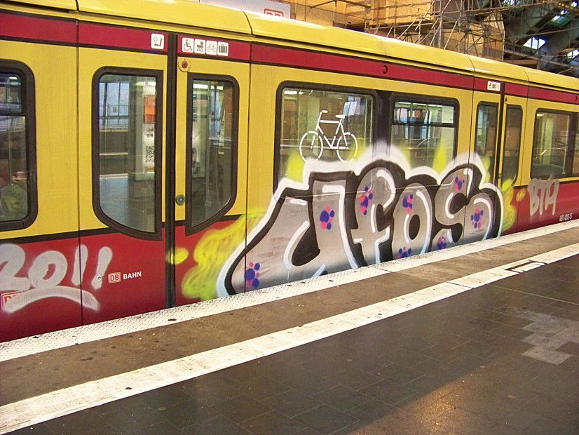 Graffiti Train in Berlin - Photo by spiegelreflex - ufos (2011)