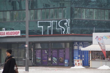 Graffiti Wall in Berlin - Photo by spiegelreflex - tls