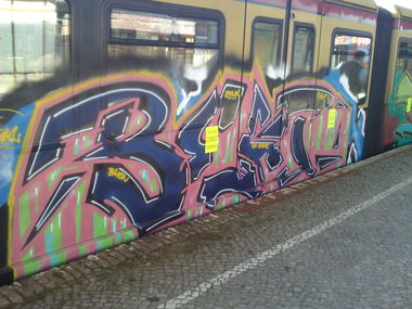 Graffiti Train - Photo by spiegelreflex - beat