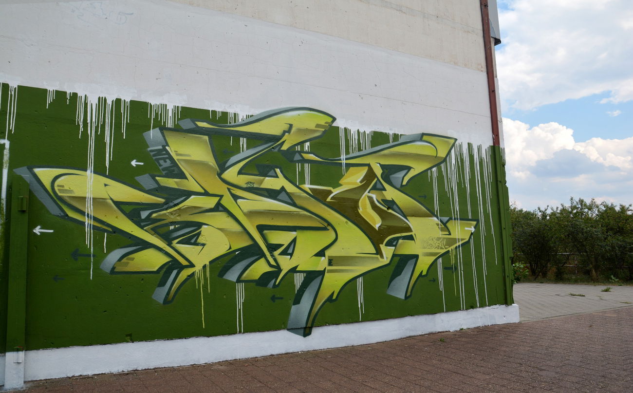 Graffiti Wall - Photo by spoare153 - kaput, spoa, 69exchanges