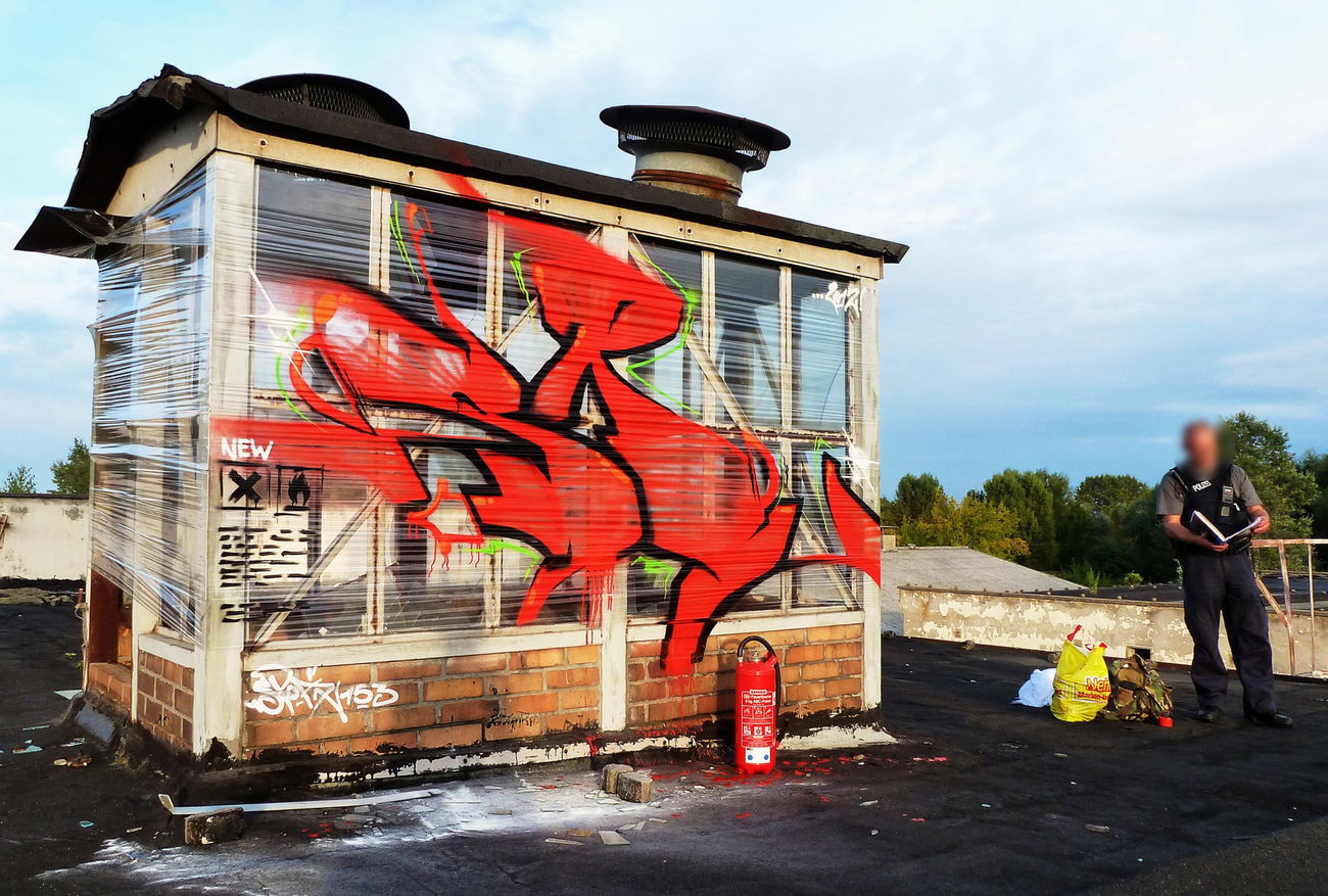 Graffiti Street Art - Photo by spoare153 - sp, spoa, spoare153 (2012)