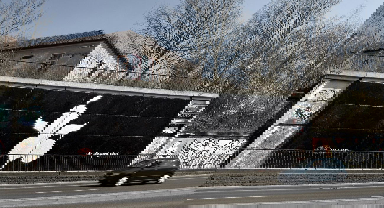 Graffiti Wall - Photo by spoare153 - der, fliegende, penis (2015)