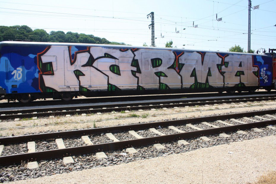 Graffiti Train in Stuttgart - Photo by spotter3000 - karma, 637, stuttgart (2013)