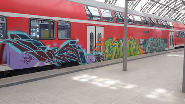 Graffiti Train in Dresden - Photo by spotter34 - sowa, snok, moek (2015)