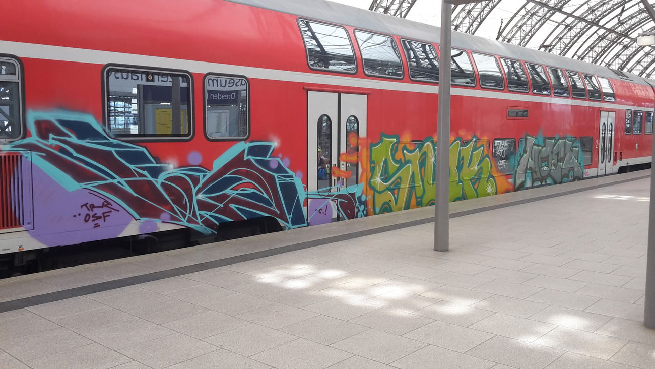 Graffiti Train in Dresden - Photo by spotter34 - sowa, snok, moek (2015)