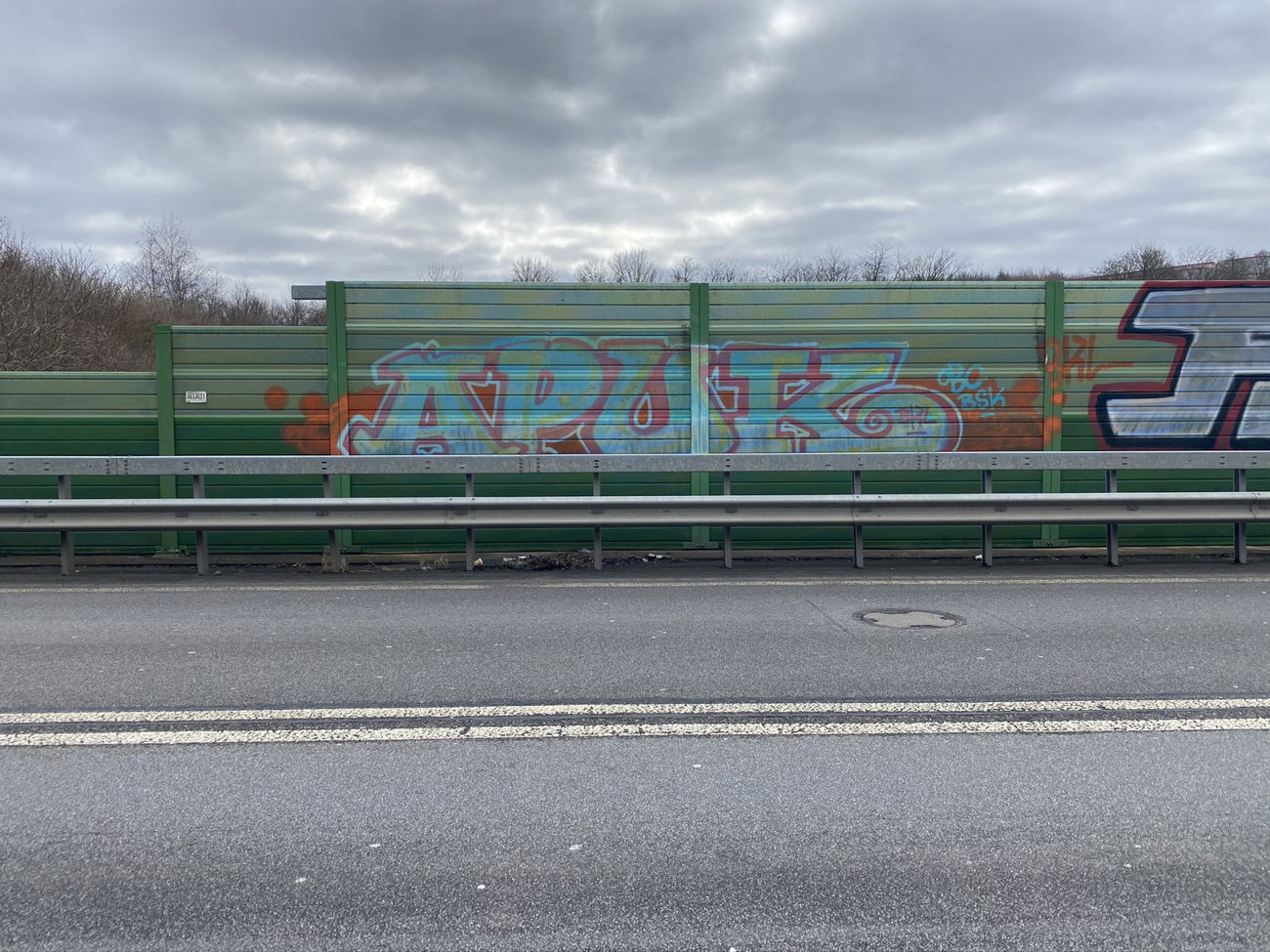 Graffiti Bombing - Photo by spotterhunter - apuk, bkl, bklcrew