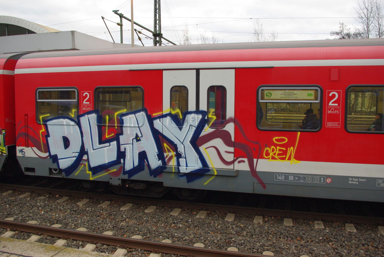 Graffiti Train in Nürnberg - Photo by spotterotter - dlay, crew, nürnberg